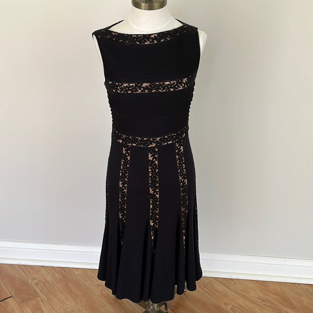 Like NEW! Tadashi Shoji black sleeveless cocktail lace dress size XS